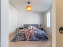 Päämakuuhuone vaatehuoneella