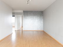 Olohuone parvekeseinältä kuvattuna