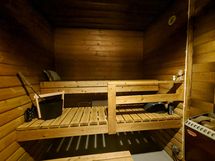 Kaksion puolella oleva sauna.