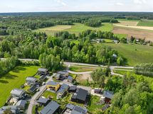 Alueelta on sujuvat liikenneyhteydet mm.
Helsingin ja Järvenpään suuntaan.