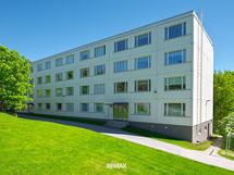 julkisivu sisäänkäynnin puolelta