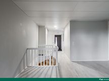 Olohuoneesta näkymä eteisen suuntaan