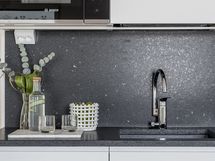 Lähikuva tämän asunnon keittiöstä.