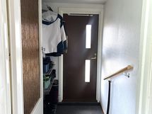 Sisäänkäynti, khh:n puoleinen