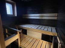 Harvinaista herkkua nykyään: saunassa ikkuna