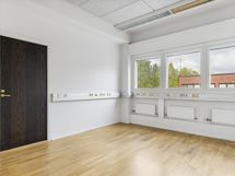 B 24, 180 m²