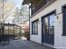 Terassin pinta-ala n. 122 m2.