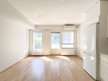 Rauhallinen ja valoisa koti  omalla parvekkeella ja hyvien liikenneyhteyksien äärellä.