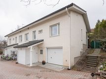 Tyylikäs tiiliparitalo