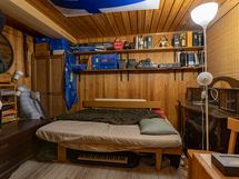 Talousrakennuksen huone