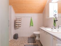 Yläkerran WC/suihku.