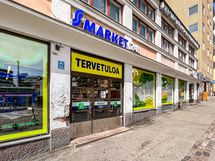 S-market Vaasanhalli asunnolta vain 110m. (1min). Lähellä myös muita kauppoja.