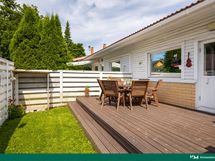 Olohuoneesta käynti omalle pihalle
