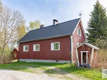 Ja täytyyhän talon pihalla maitolaituri olla! :)