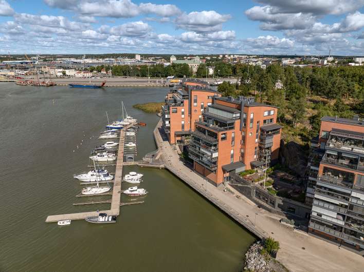 Kerrostalo, 3h+k+eteinen+vh+khh+kph+s+wc+lasitettu parveke 18m², 107,5 m², Korppolaismäki, Turku