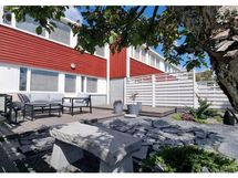 Asiakkaalta saatu kesäkuva takapihasta.