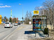 Bussit kulkevat läheltä.