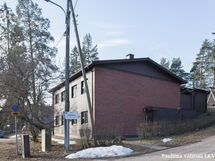 Sisäänkäynti on Vipusentien puolella.