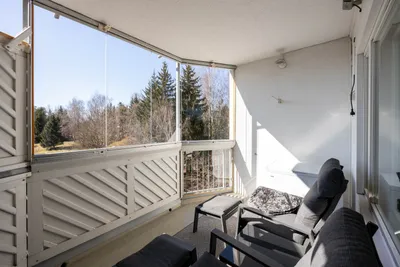 Kerrostalo, oloh-avokeittiö, 2 mh, pesutila/wc, sauna, eteinen, vaatehuone ja lasitettu parveke, 74 m², Koivukylä - View 3