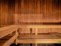 Taloyhtiön piharakennuksessa sauna