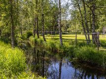 Kiinteistöllä on 90 metriä joenrantaa