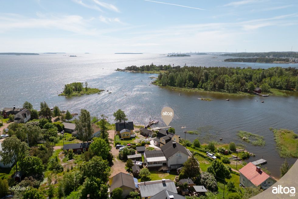 Täydellinen sijainti Ruotsinsalmen maisemissa.