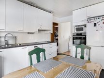 Keittiöremontoitu 2000-luvulla