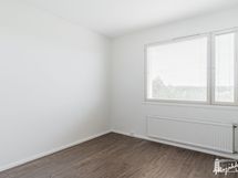 Eteisen viereinen huone