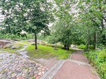 Diakoniapuisto tarjoaa rauhaa arjen keskelle.