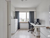 Keittiön vieressä sijaitseva makuuhuone 1
