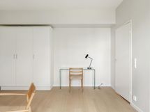 Eteisessä mukavasti kaappitilaa ja vieressä hyvä tila esim. työpisteelle.