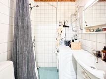 Kylppäriin mahtuu mainiosti pesukone.