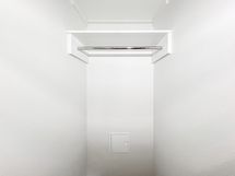 Vaatehuone tarjoaa säilytystilaa