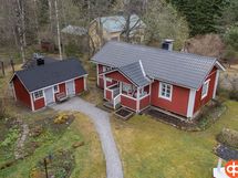 Vanha pirtti ja pihasauna/ varastorakennus