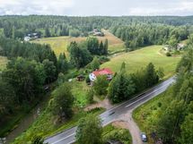Talo ja maisemaa