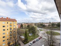 Näkymiä ylimmän kerroksen ikkunoista.