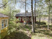 Huvimaja ja päärakenus