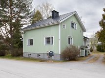 Omalla 1607 m² tontilla/ På egen 1607 m² tomt