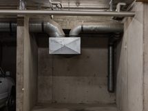 Autohallipaikka mahdollista ostaa erikseen. Sijaitsee kadun toisella puolella eri taloyhtiössä.