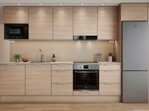 Visualisointi hintaan kuuluvasta Tammi-keittiötyylistä, jossa on tammensävyiset ylä- ja alakaapit, valkoiset vetimet, valkoinen työtaso ja shampanja beige -sävyinen välitila.