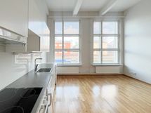 Tervetuloa tutustumaan loft-henkiseen, vuonna 2011 perusteellisesti saneerattuun kotiin!