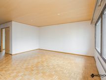 Olohuone on mahdollista sisustaa monin tavoin, koska tila on iso.