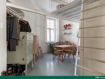 Keittiön yläpuolella parvi