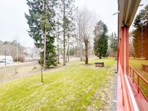 Näkymä parvekkeelta lännen suuntaan.