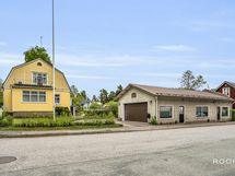 Talo ja autotalli - Hus och garage