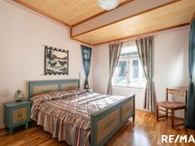 Takapihan puoleinen makuuhuone