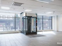 Suuret näyteikkunat Hämeenkadulle