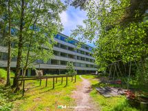 Lasten leikkipaikka pihalla