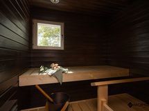 Oma ikkunallinen sauna
