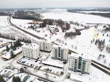 Tuusulanjärvi ja sen kaunis rantapuisto vieressä